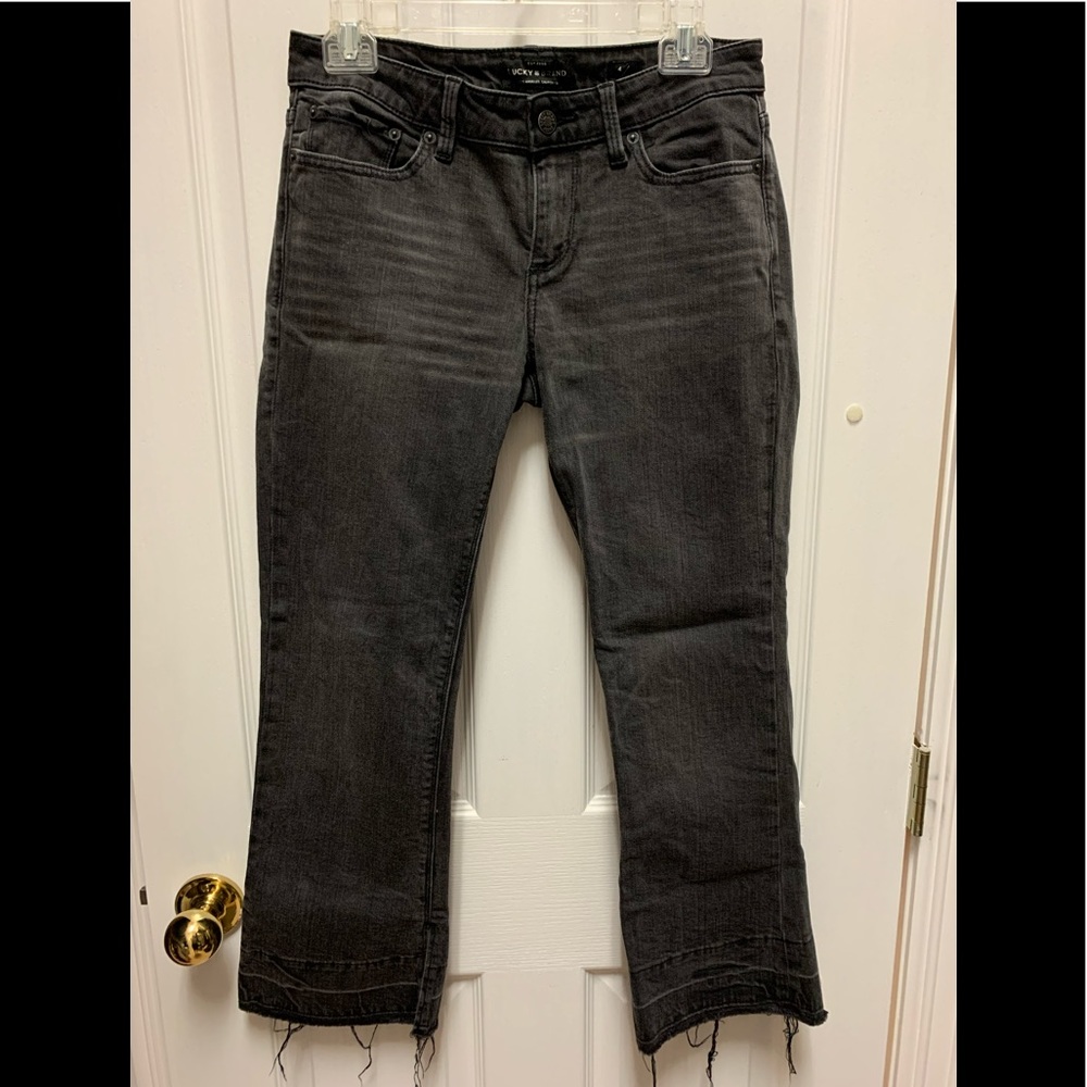 LUCKY CROPPED JEANS.